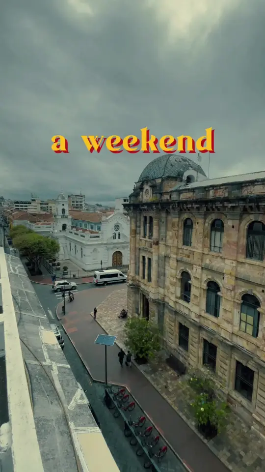 Video cover: a Cuenca street with a domed building, titled a weekend