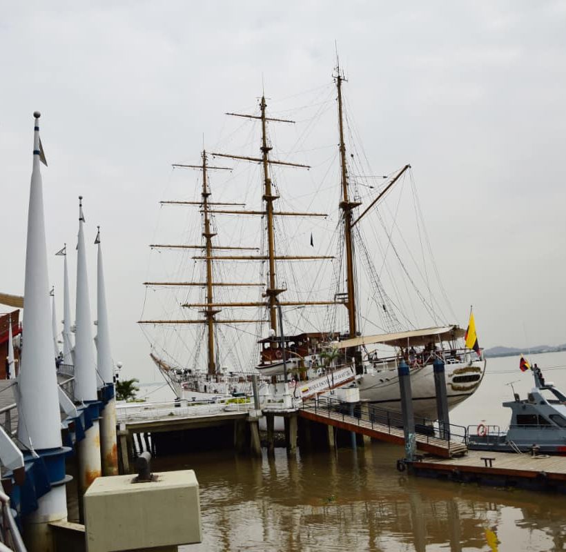 sailing-ship-on-the-pier-nearby-the-malecon-2000-embankment-in-guayaquil (1)